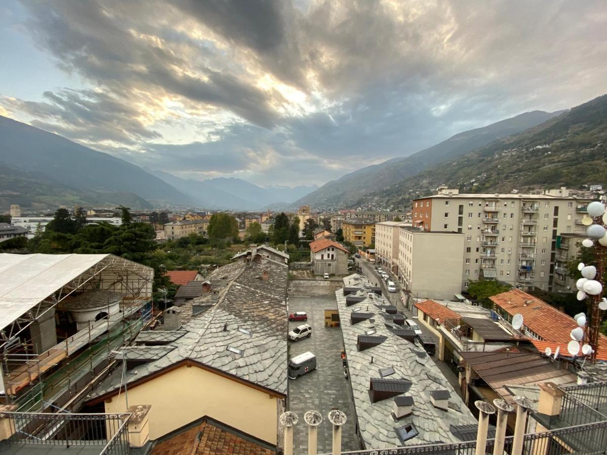 Mansarda Del Sole, Nel Cuore Di Aosta Exteriör bild